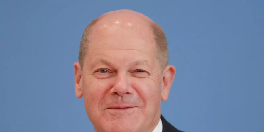 Der deutsche Finanzminister Olaf Scholz hat für den Monat April mit einem massiven Einbruch bei den Steuereinnahmen zu kämpfen. (Archivbild)