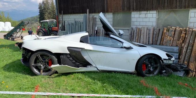 Unfallfahrzeug in Eggerstanden/AI.