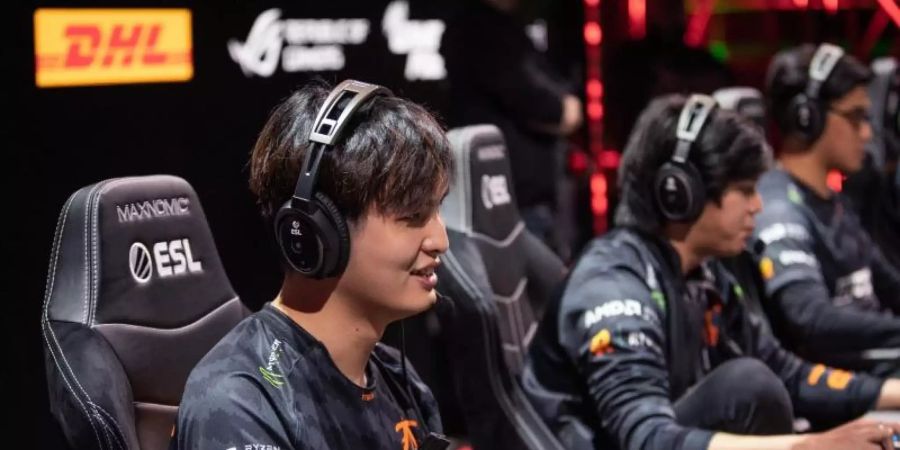 Mit Daryl Koh «iceiceice» Pei Xiang (l.) hat Fnatic einen der erfahrendsten Offlaner der Welt unter Vertrag. Foto: Riot Games/dpa