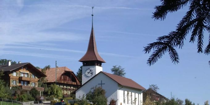 Die Kirche in Fahrni. Fahrni