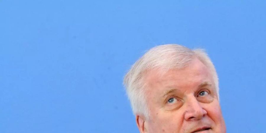 Hat die rechtsextremistische Vereinigung «Nordadler» verboten: Innenminister Seehofer. Foto: Wolfgang Kumm/dpa