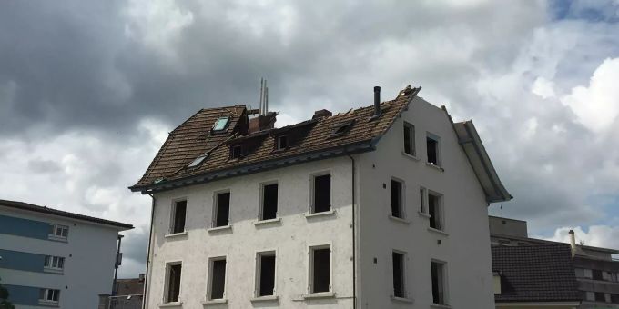 Dietikon - Dietikon: Abbruch vom Gebäude am Bahnhofplatz 1