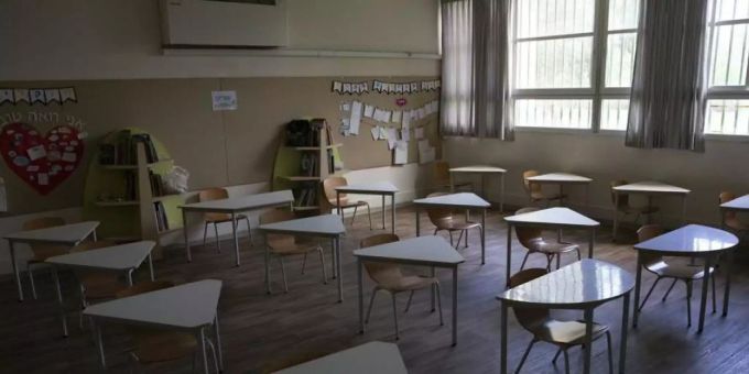 Ein leeres Klassenzimmer in einer Grundschule in Tel Aviv. Israel