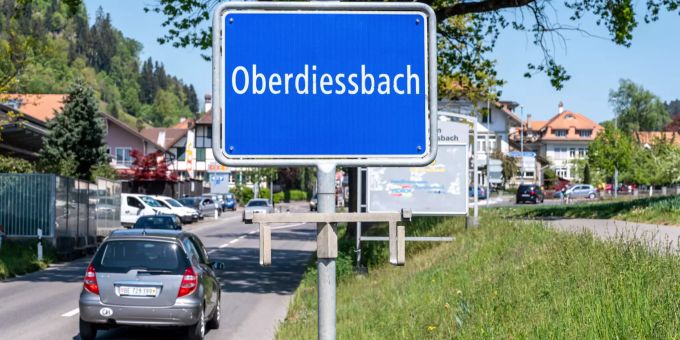 Die Ortseinfahrt und Ortstafel von Oberdiessbach. oberdiessbach