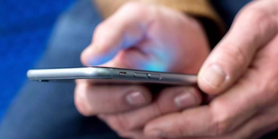 Die Grünen setzen sich für einen offen einsehbaren Quellcode der Corona-App ein. Foto: Hauke-Christian Dittrich/dpa