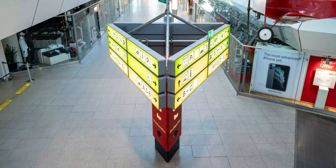 Die Haupthalle des Flughafens Tegel bleibt am Vormittag komplett leer. Flughafen Tegel