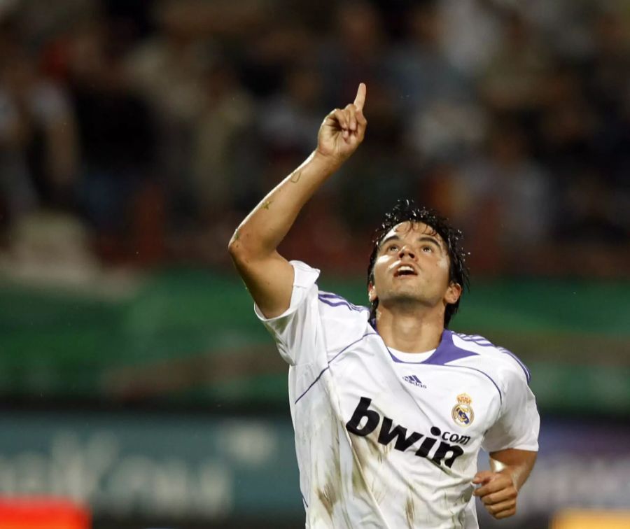 Von 2007 bis 2009 spielte Saviola auch noch für Real Madrid.