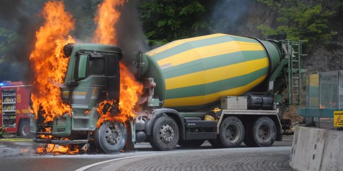 LKW-Brand im Enge-Kreisel