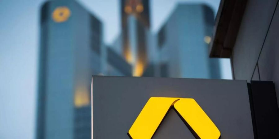 Bei der Commerzbank müssen überraschend der Posten des Vorstandschefs und der Aufsichtsratsvorsitz neu besetzt werden. Foto: Frank Rumpenhorst/dpa