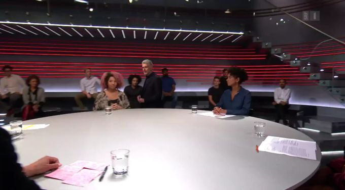 Die Arena für einmal am runden Tisch. SRF «Arena»