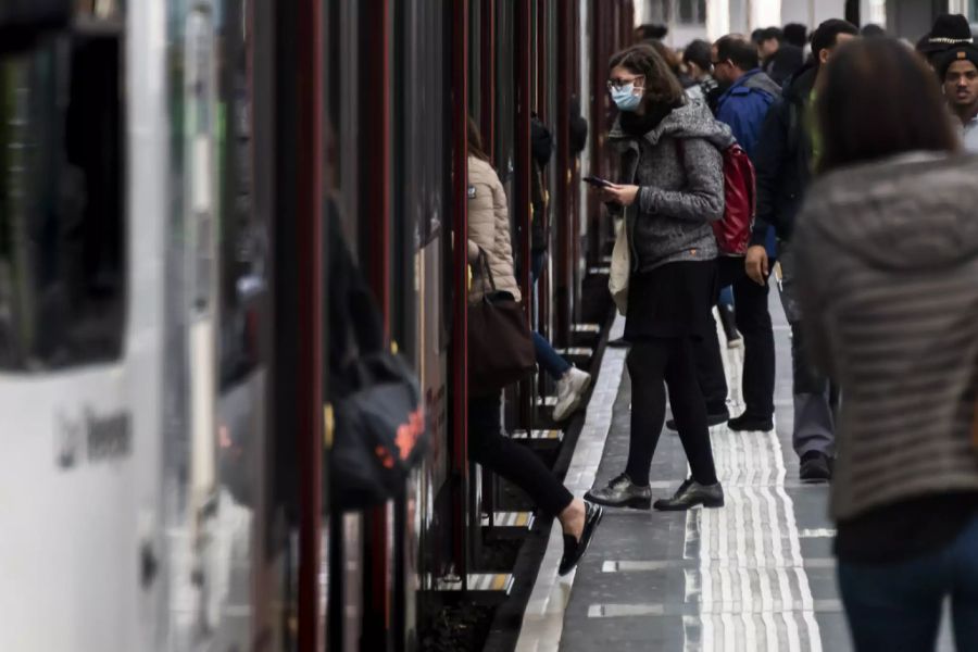 Ab Montag, 6. Juli gilt in der ganzen Schweiz und in allen Verkehrsmitteln eine Maskenpflicht.