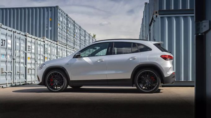 Knackig kompakt und pfeilschnell: der Mercedes-AMG GLA 45 S Mercedes-AMG GLA 45 S