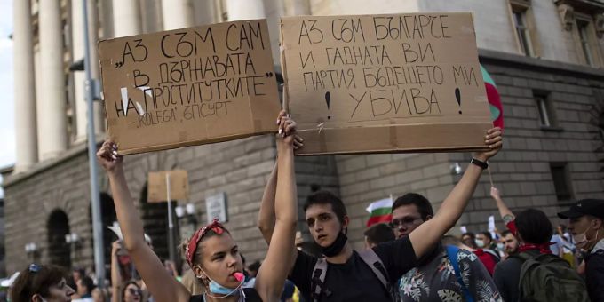 Seit Tagen wird in Bulgarien gegen die Regierung protestiert - allerdings gibt es immer wieder Zwischenfälle mit Ausschreitungen. Seit Tagen wird in Bulgarien gegen die Regierung protestiert - allerdings gibt es immer wieder Zwischenfälle mit Ausschreitungen.