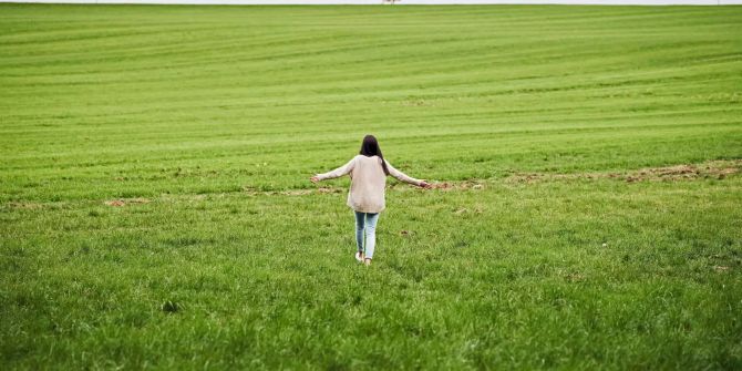 Frau im Feld