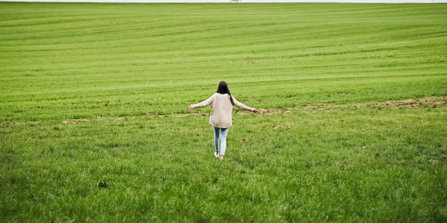 Frau im Feld