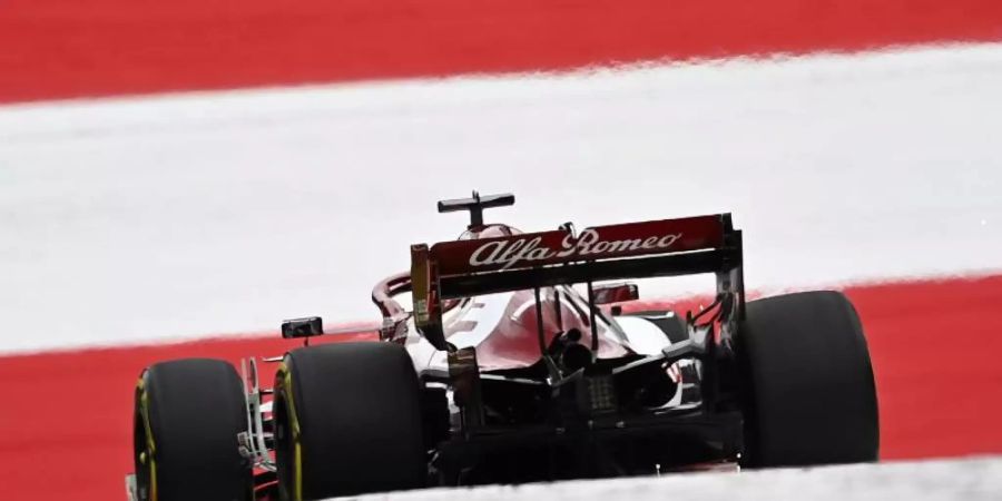 Kimi Räikkönen fährt in der Formel 1 für das Team Alfa Romeo. Foto: Joe Klamar/pool AFP/AP/dpa