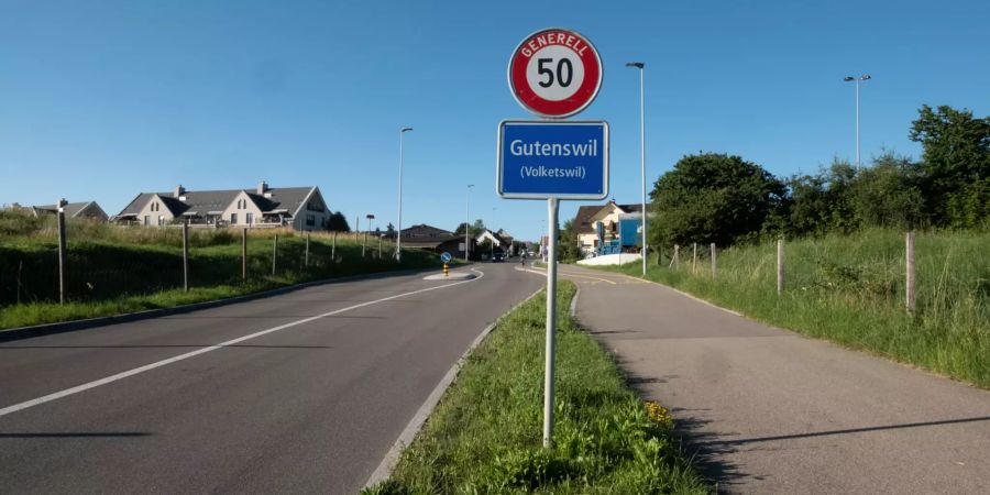 Ortsschild der Gemeinde Gutenswil bei Volketswil.