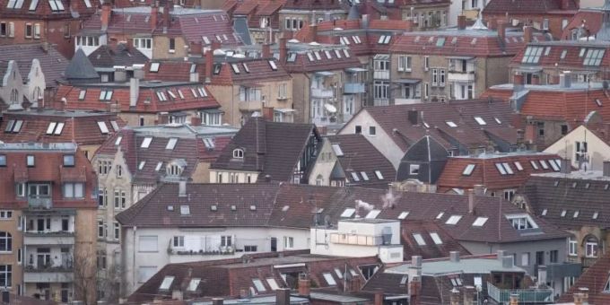 Blick auf die Stuttgarter Innenstadt: Für die Kommunen ist die Grundsteuer eine der wichtigsten Einnahmequellen. Im vergangenen Jahr kamen rund 14 Milliarden Euro zusammen. Foto: Marijan Murat/dpa Blick auf die Stuttgarter Innenstadt: Für die Kommunen ist die Grundsteuer eine der wichtigsten Einnahmequellen. Im vergangenen Jahr kamen rund 14 Milliarden Euro zusammen. Foto: Marijan Murat/dpa