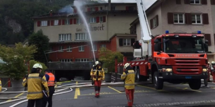 Nestal Feuer. Hotel Schwert
