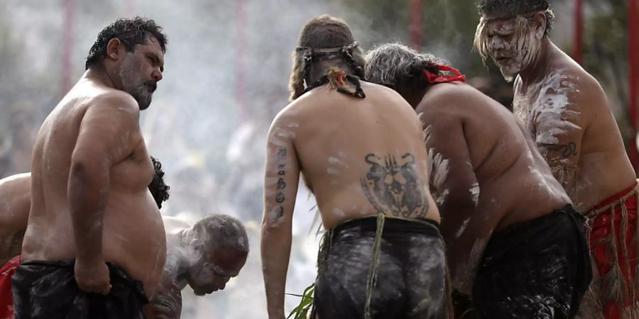 Laut einer neuesten Untersuchung sehen die meisten Australier die Ureinwohner des Kontinent als negativ an. (Archivbild)