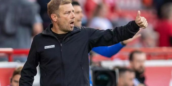 Hat mit Bielefeld den BVB zu Gast: Arminia-Coach Frank Kramer. Foto: Andreas Gora/dpa Hat mit Bielefeld den BVB zu Gast: Arminia-Coach Frank Kramer. Foto: Andreas Gora/dpa