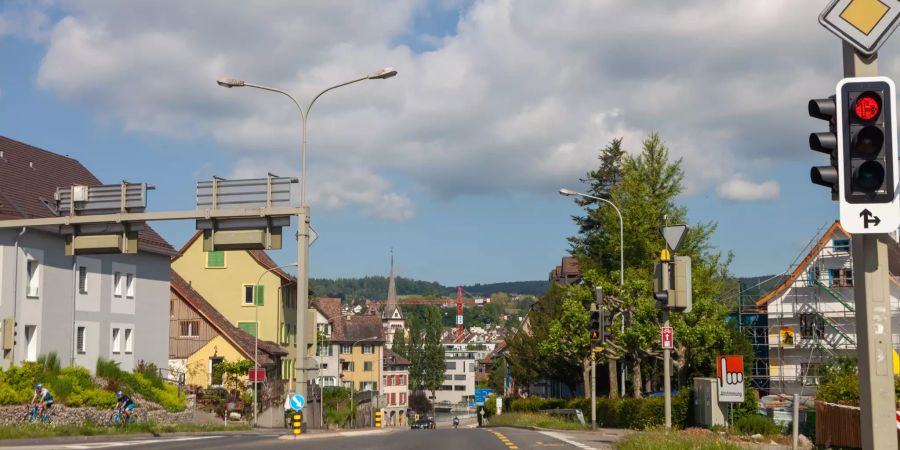 Einfahrt ins Dorf bei Neuhausen am Rheinfall.