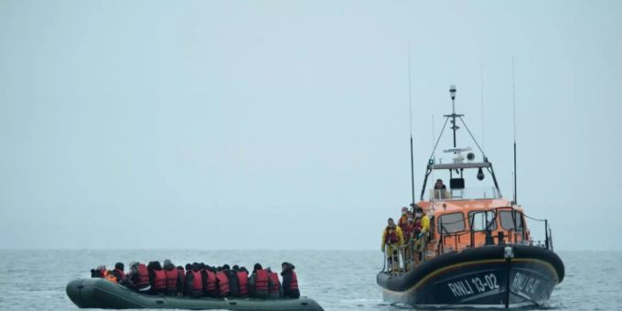 Seit Jahren gewinnt der Ärmelkanal als Fluchtroute an Bedeutung Seit Jahren gewinnt der Ärmelkanal als Fluchtroute an Bedeutung