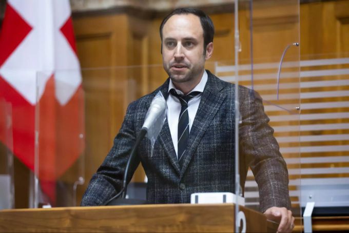 Berner Nationalrat Christian Wasserfallen (FDP) argumentierte gegen das Tierversuchsverbot. Tierversuchsverbot