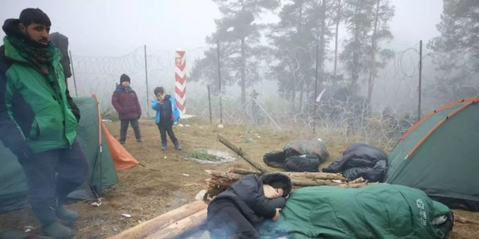 Migrantenlager an der polnisch-belarussischen Grenze migranten