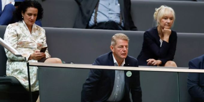 AfD-Abgeordnete auf der Bundestags-Tribüne AfD-Abgeordnete auf der Bundestags-Tribüne