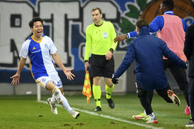 Hayao Kawabe jubelt über seinen Treffer zum 2:2 gegen Servette. Super League