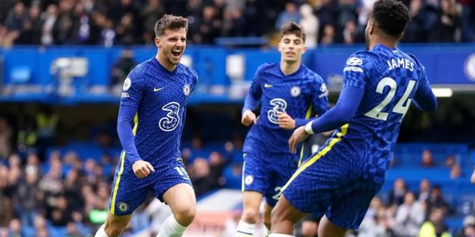 Der FC Chelsea um Torschütze Mason Mount, Kai Havertz und Reece James (l-r) feierte einen Galasieg. FC Chelsea