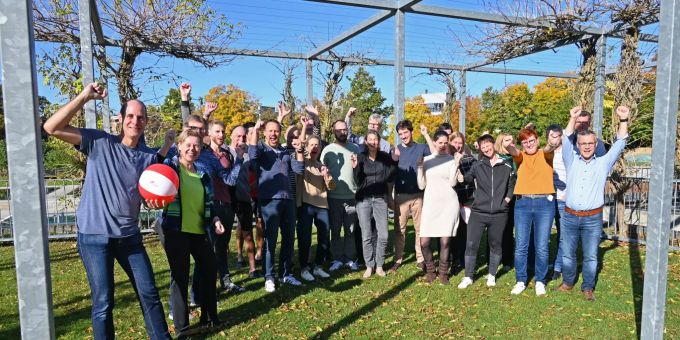 Die Teilnehmenden des Ausschwimmens freuen sich über den vorerst letzten Besuch im Hallenbad Frauenfeld.