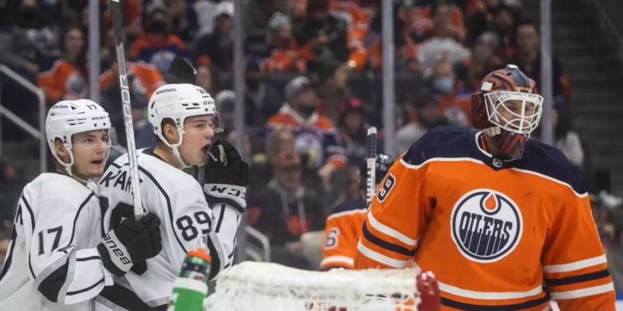 Die Edmonton Oilers um Goalie Mikko Koskinen (r) verloren gegen die Los Angeles Kings. Foto: Jason Franson/The Canadian Press via AP/dpa