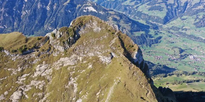 Der Mann war auf dem Abstieg vom Gehrihorn, als er rund 100 Meter in die Tiefe stürzte. Kantonspolizei Bern