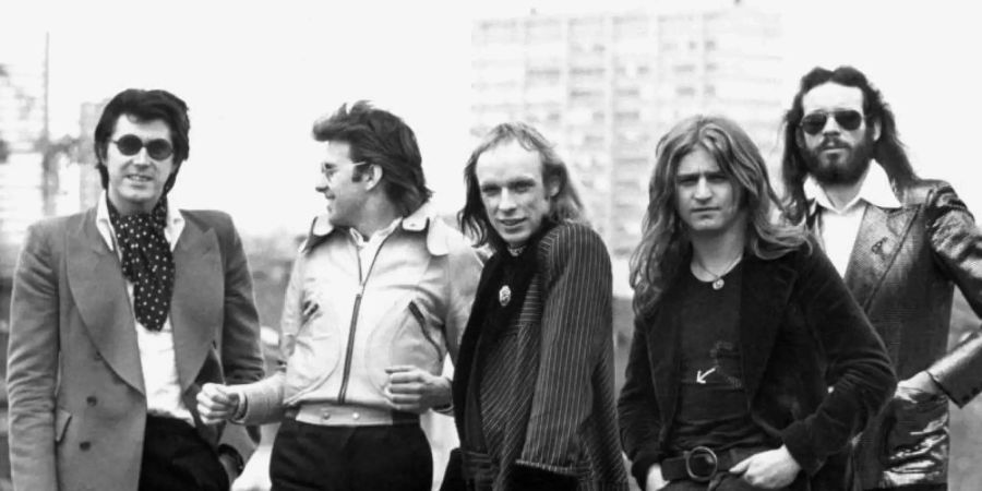 Bryan Ferry (l-r), Andy Mackay, Bryan Eno, Paul Thompson und Phil Manzanera von der britischen Band Roxy Music. Foto: dpa