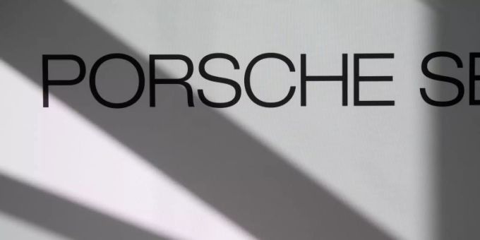 Logo und Schriftzug der Porsche SE. Foto: Marijan Murat/dpa Logo und Schriftzug der Porsche SE. Foto: Marijan Murat/dpa