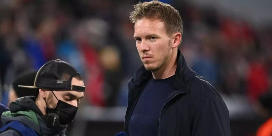 Kann gegen Freiburg wieder auf mehr Abwehrpersonal zurückgreifen: Bayer-Coach Julian Nagelsmann. Foto: Sven Hoppe/dpa