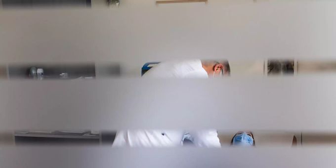 In elf Staaten - Bislang knapp 60 Omikron-Infizierte in der EU erfasst
