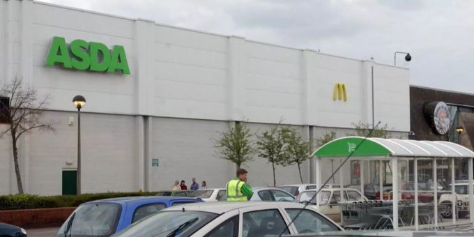 Ein Asda-Supermarkt in Grossbritannien. asda