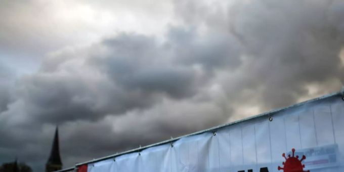 Ein Werbebanner für Massnahmen zur Pandemiebekämpfung Ein Werbebanner für Massnahmen zur Pandemiebekämpfung