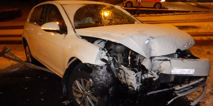 Der Autofahrer war beim Unfall alkoholisiert. Unfall
