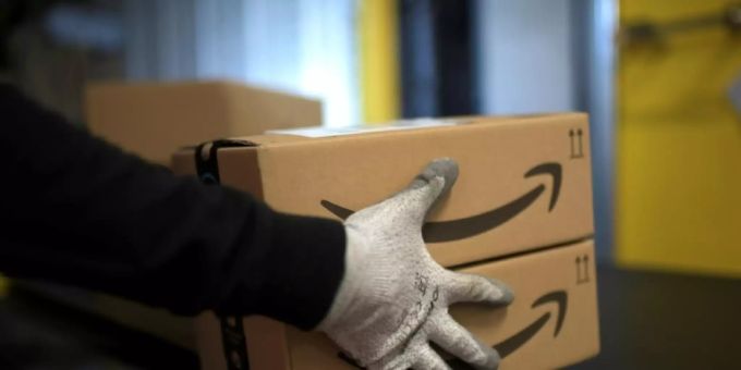 Lieferung von Paketen von Amazon Lieferung von Paketen von Amazon