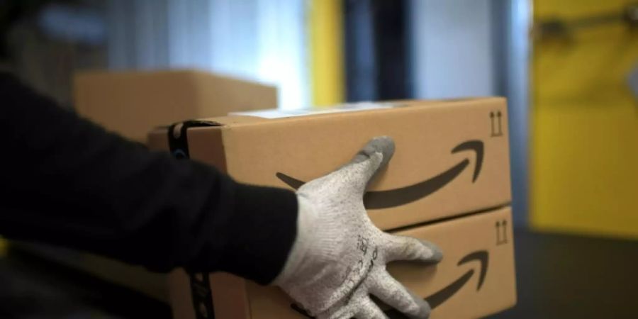Lieferung von Paketen von Amazon