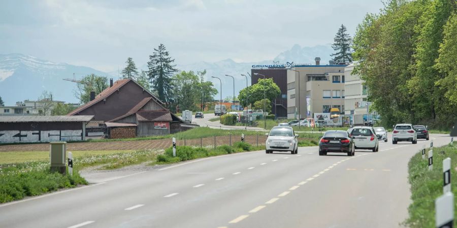 Ortseinfahrt Fällanden im Bezirk Uster.