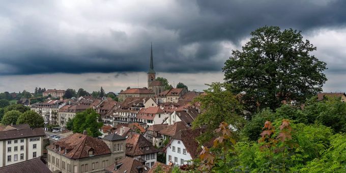 Das Oberdorf von Burgdorf mit ganz links hinten dem Technikum und der evangelisch reformierten Kirche.