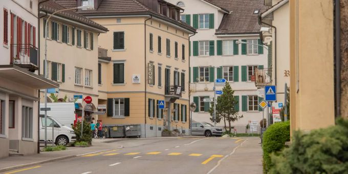 Ortzentrum mit Kreisel in der Gemeinde Hombrechtikon. Ortzentrum mit Kreisel in der Gemeinde Hombrechtikon.