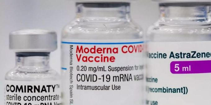 Mindestens 120 Pharmaunternehmen in Asien, Afrika und Lateinamerika wären nach einer Studie von Human Rights Watch (HRW) zur Produktion von mRNA-Impfstoffen in der Lage. Foto: Daniel Karmann/dpa Mindestens 120 Pharmaunternehmen in Asien, Afrika und Lateinamerika wären nach einer Studie von Human Rights Watch (HRW) zur Produktion von mRNA-Impfstoffen in der Lage. Foto: Daniel Karmann/dpa