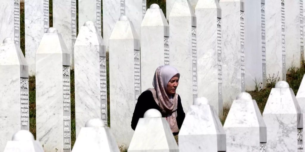 Nederland verontschuldigt zich voor mislukken genocide Srebrenica