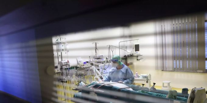Behandlung auf einer Intensivstation Behandlung auf einer Intensivstation